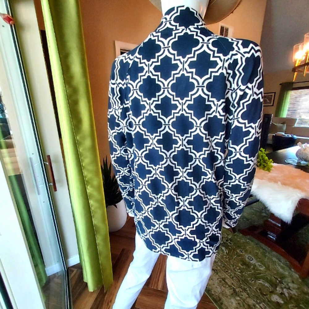 Crown & Ivy Beach Collection Navy & Cream Classic Tile Pattern Top. - Picture 6 of 11